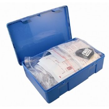 Erste-Hilfe-Kasten mit einer Inhaltszusammenstellung für die Anforderungen des Bordgebrauchs